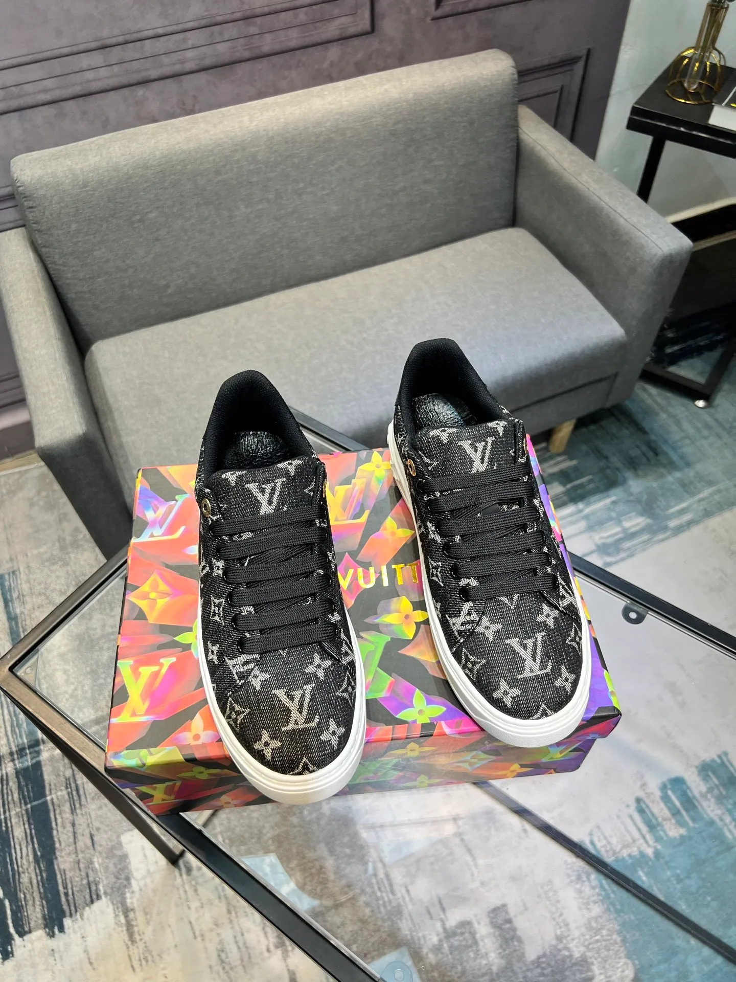 Men's Men's Shoes 💰540 LV Louis Vuitton. The latest fashionable casual shoes are popular in physical stores. The new spring and summer comfortable imported custom patent leather plus cowhide, cowhide mesh, and unique jacquard fabric element design. With sheepskin lining, Lv original base, [sun][sun] high-end packaging and high quality💪Details determine quality, welcome to compare🇮🇹Code number 38-44, 45 can be customized